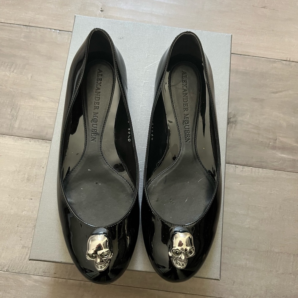Alexander mcqueen skull flats